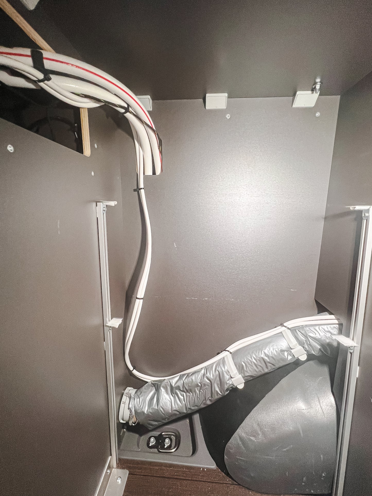 Plug and Play Powerstation Integration VW Grand California - Ecoflow, Jackery, Anker, Bluetti etc.