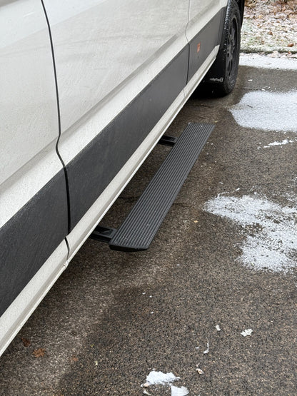 AlphaDynamik Serie ETB | Seitliche Schwenk-Trittstufe für Grand California