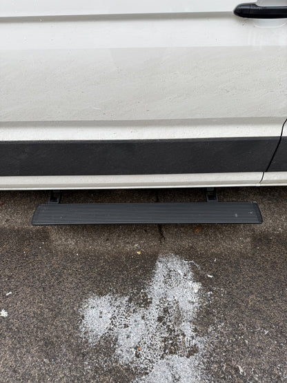 AlphaDynamik Serie ETB | Seitliche Schwenk-Trittstufe für Grand California