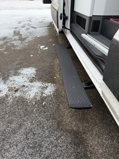 AlphaDynamik Serie ETB | Seitliche Schwenk-Trittstufe für Grand California