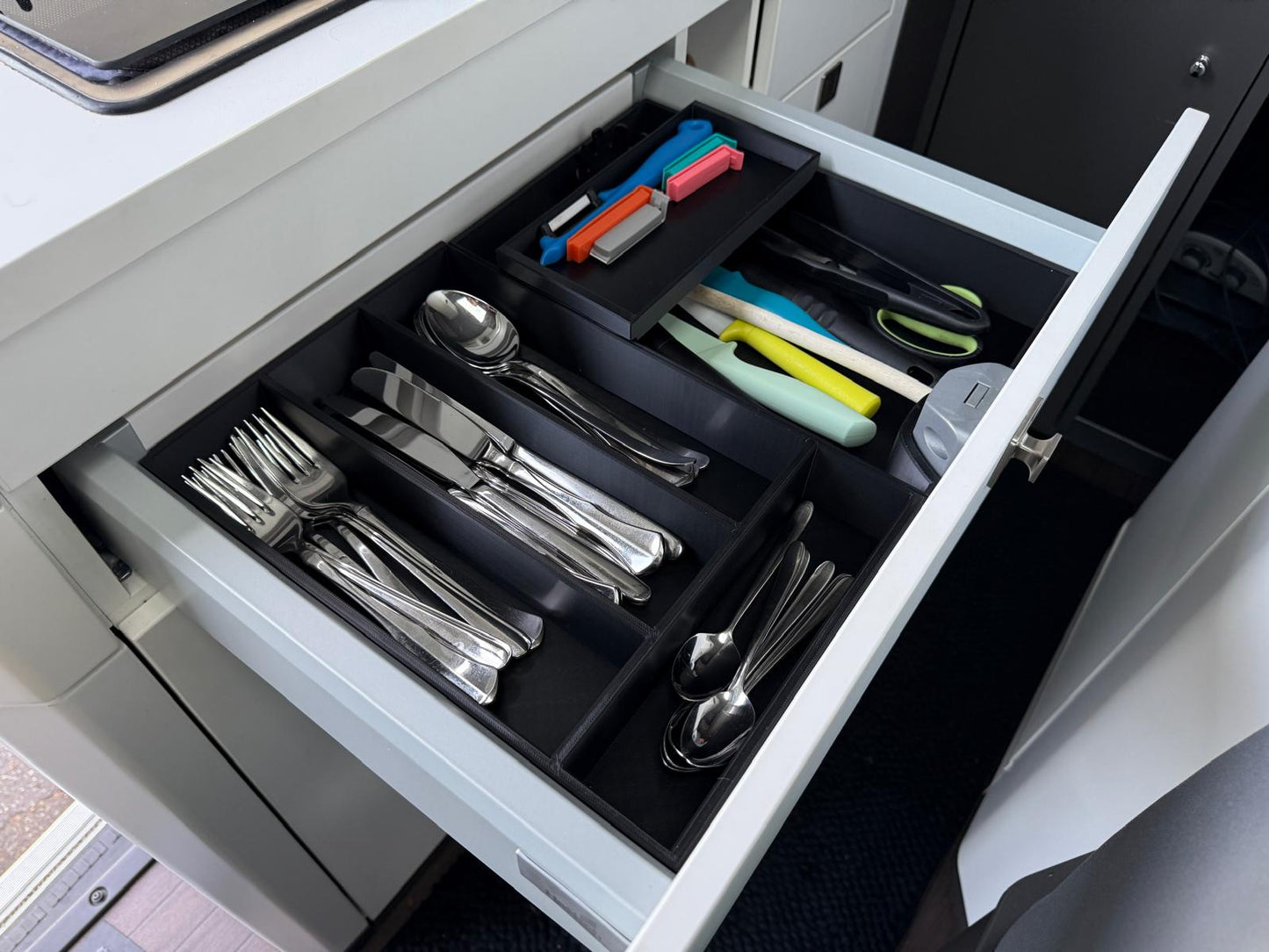 CutleryDock, der modulare Besteckeinsatz für deinen Grand California